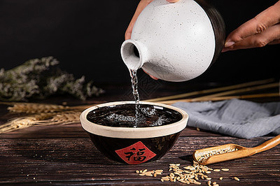 倒酒背景