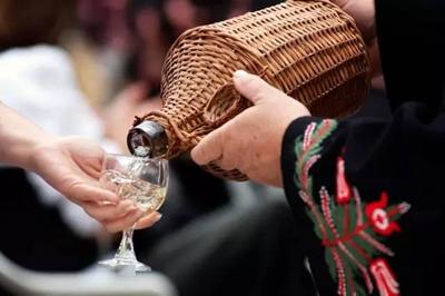 喝白酒,高度酒和低度酒哪个好?